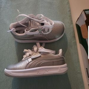 Toddler girls silver Puma shoes